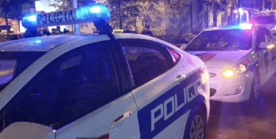 Babai rrëmben vajzën nga nëna në Tiranë, e qeth “zero” që mos e njohin