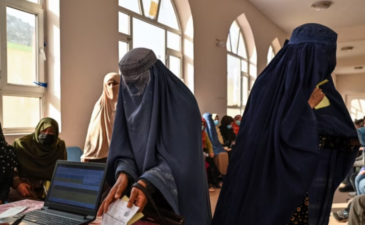 Talibanët ndalojnë femrat të punojnë në OKB, reagon organizata