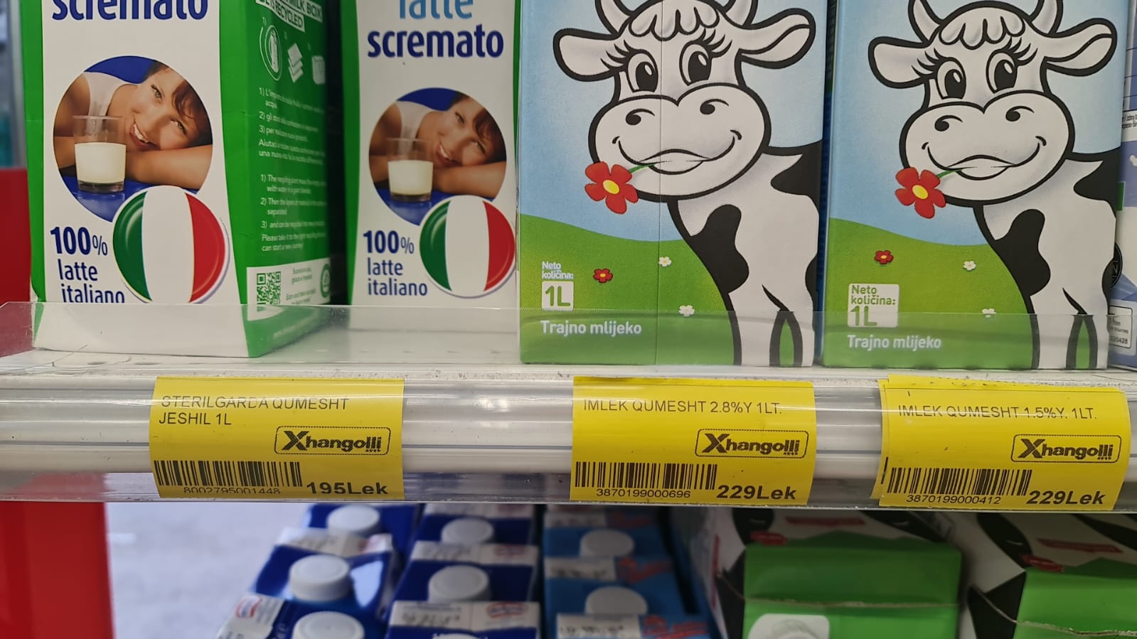 Qumështi vendas në supermarkete po shitet 27% më shtrenjtë se importi