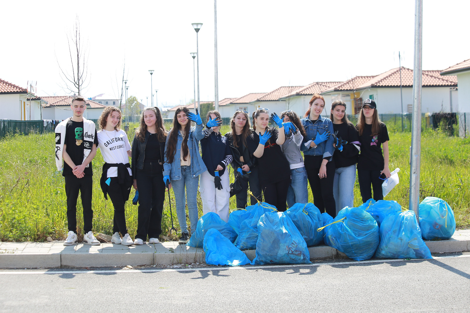 Sot Dita e Tokës, të rinjtë e “River Clean Up” zhvillojnë aksionin e radhës (FOTO)