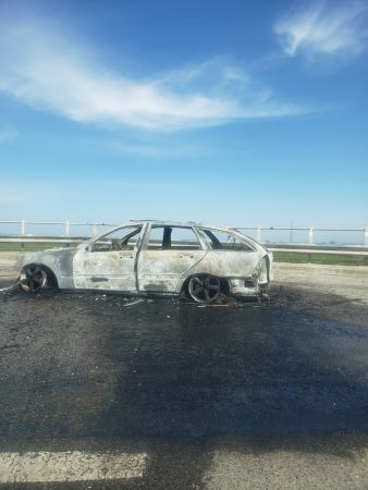 Gjendet një makinë e djegur në autostradën Tiranë-Durrës