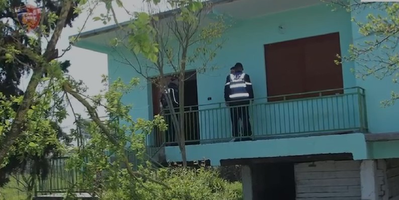 Përshtatën banesën si “Call Center” në Kavajë, në pranga një 38-vjeçar, procedohen 2 të tjerë