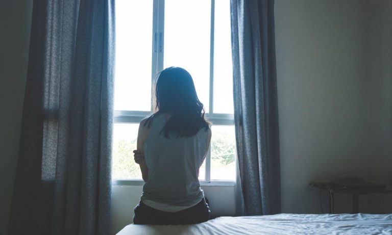 Shqiptari rreh gruan me shkelma, 30-vjeçarja e mbron: Ishte një ditë e keqe