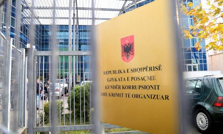 Llogari qindra mijëra euro dhe 8 apartamente, sekuestrohen pasuritë e të dënuarit për drogë