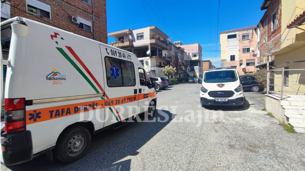 Humb jetën i moshuari në Durrës, rrëzohet nga shkallët e pallatit ku banonte