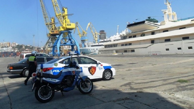 Sekuestrohen armë zjarri në Portin e Durrësit