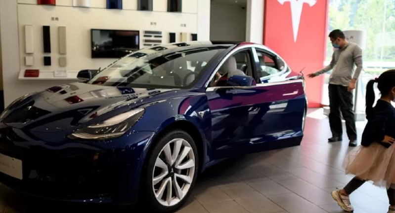 Elon Musk: Tesla do të ndërtojë një fabrikë të re baterish në Shangai