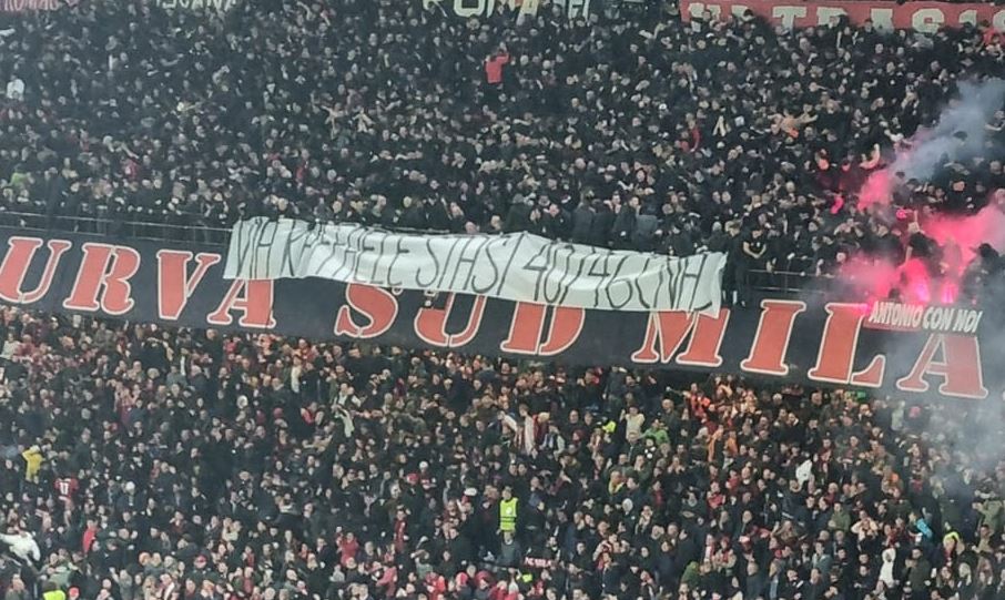 Tifozët e Milanit nuk përmbahen, kore diskriminuese kundër Napolit: Duhet ujë dhe sapun