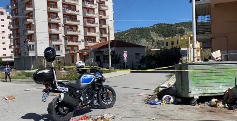 Gjendet një armë zjarri në kazanin e mbeturinave, policia rrethon zonën