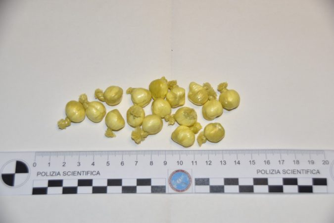 U kap me kokainë në makinë, arrestohet 23-vjeçari shqiptar në Itali