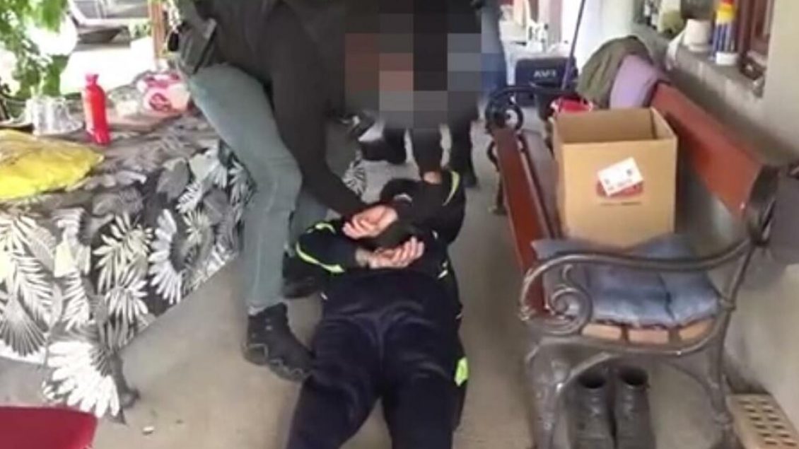 I gjetën arsenal armësh, arrestohet babai i vrasësit masiv nga Mladenovci