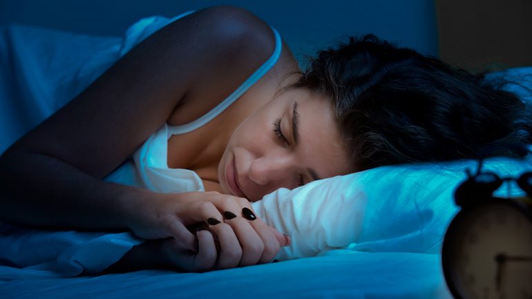 Sulmi në zemër, studimi: Më shumë se dyfishi i rrezikut për ata që kanë ç’rregullime me gjumin