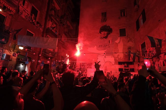 Bilanc i rëndë në Napoli, festa kthehet në tragjedi, një i vrarë dhe disa të plagosur