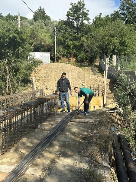 Deputeti Çyrbja ndjek nga afër punimet në Fushë-Draç: Po ndërtohet një urë më e sigurt për banorët (FOTO)