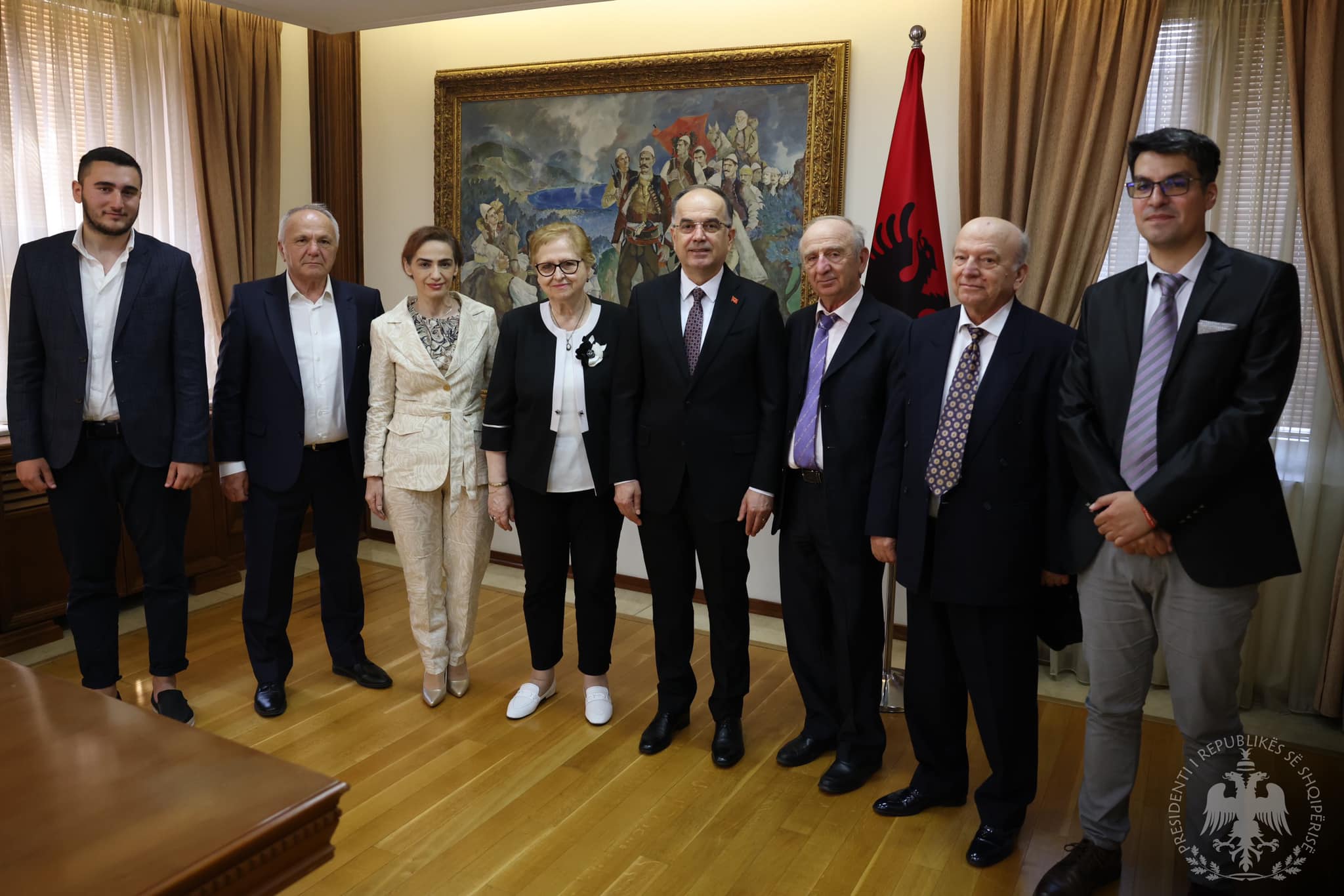Presidenti Begaj takohet me përfaqësues të shoqatës &#8220;Durrësi Autokton&#8221;