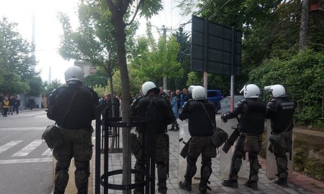 PAMJET/ Rinisin tensionet në Veri, Policia dhe KFOR blindojnë komunat dhe Mitrovicën e Veriut. Lista Serbe zbret në terren