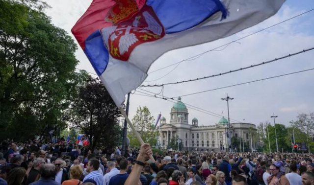 Nuk ndallen protestat në Serbi, thirrje qeverisë e mediave: Ndaloni dhunën dhe mos promovoni krimin!