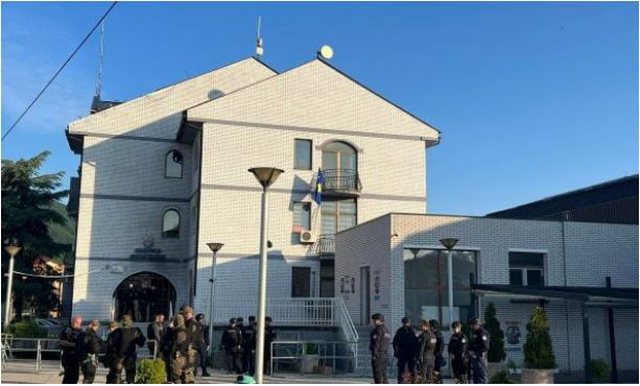 Një ditë pas tensioneve në Veri, policia e Kosovës dhe KFOR pozicionohen në Zubin Potok