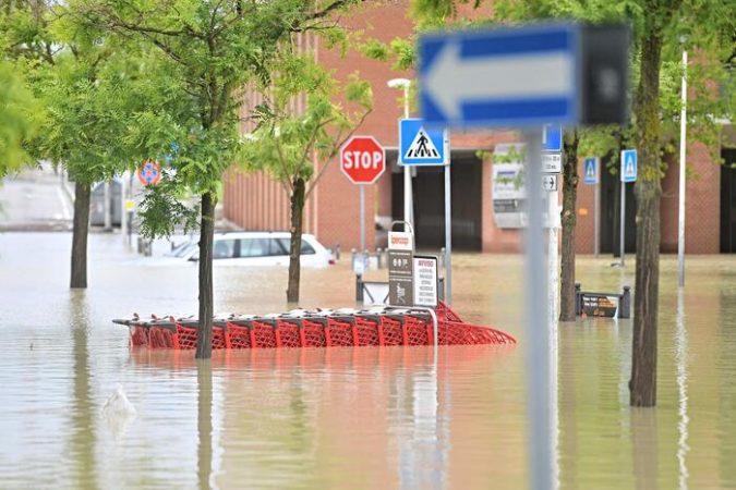 Tetë viktima, disa të zhdukur dhe 4 000 të evakuar nga moti i keq në Itali