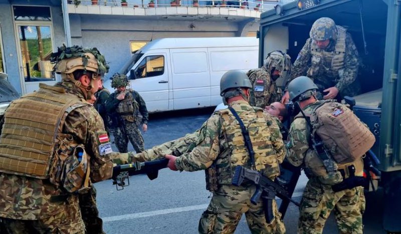 Përshkallëzohen tensionet në Kosovë, NATO del me njoftimin urgjent