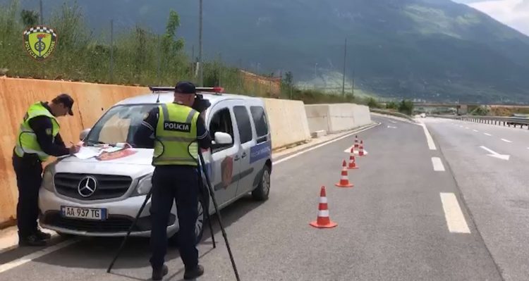 Fluks gjobash në fundjavë! Ndëshkohen 2400 shoferë, 6 në pranga/ 104 patenta të pezulluara