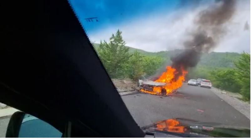 Shkrumbohet “Audi”, fatmirësisht shoferi shpëton pa lëndime