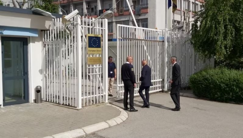 Përfundon takimi mes kryetarëve të Veriut dhe ambasadorit amerikan, dy prej tyre nuk marrin pjesë