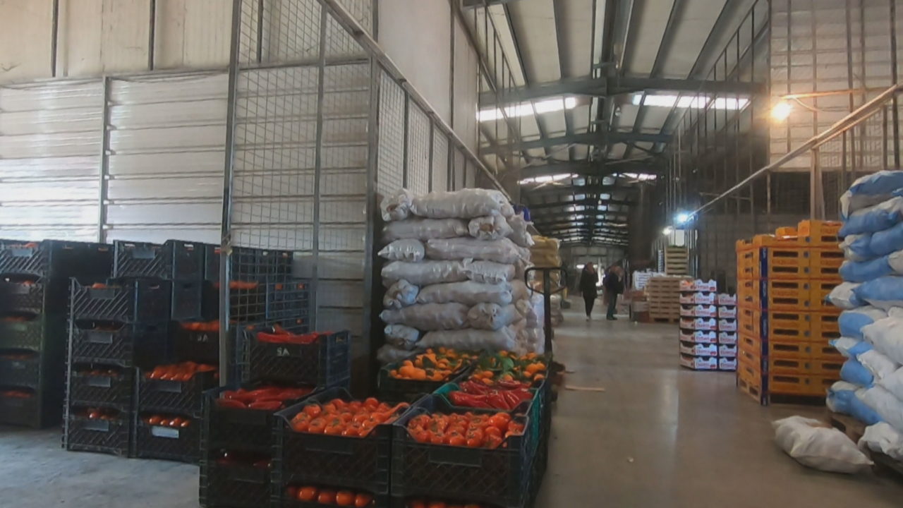 Rënia e importit të ushqimeve zbulon emigracionin e lartë dhe dobësitë në konsum