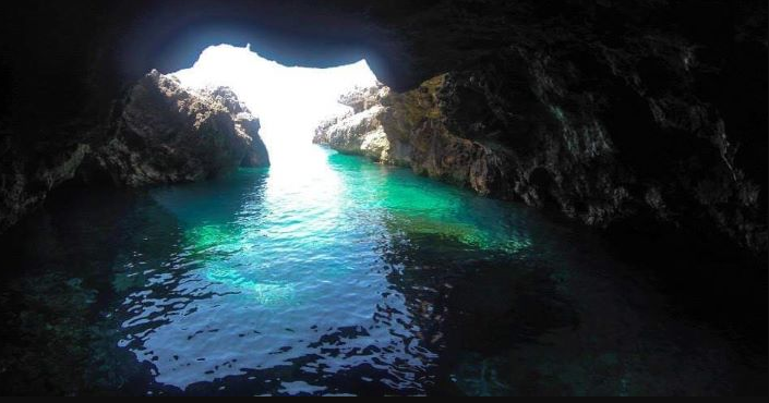 Shpëtohen 2 turistë që ngecën në Gjirin e Gramës. Njërin prej tyre e kafshoi dhe një qen