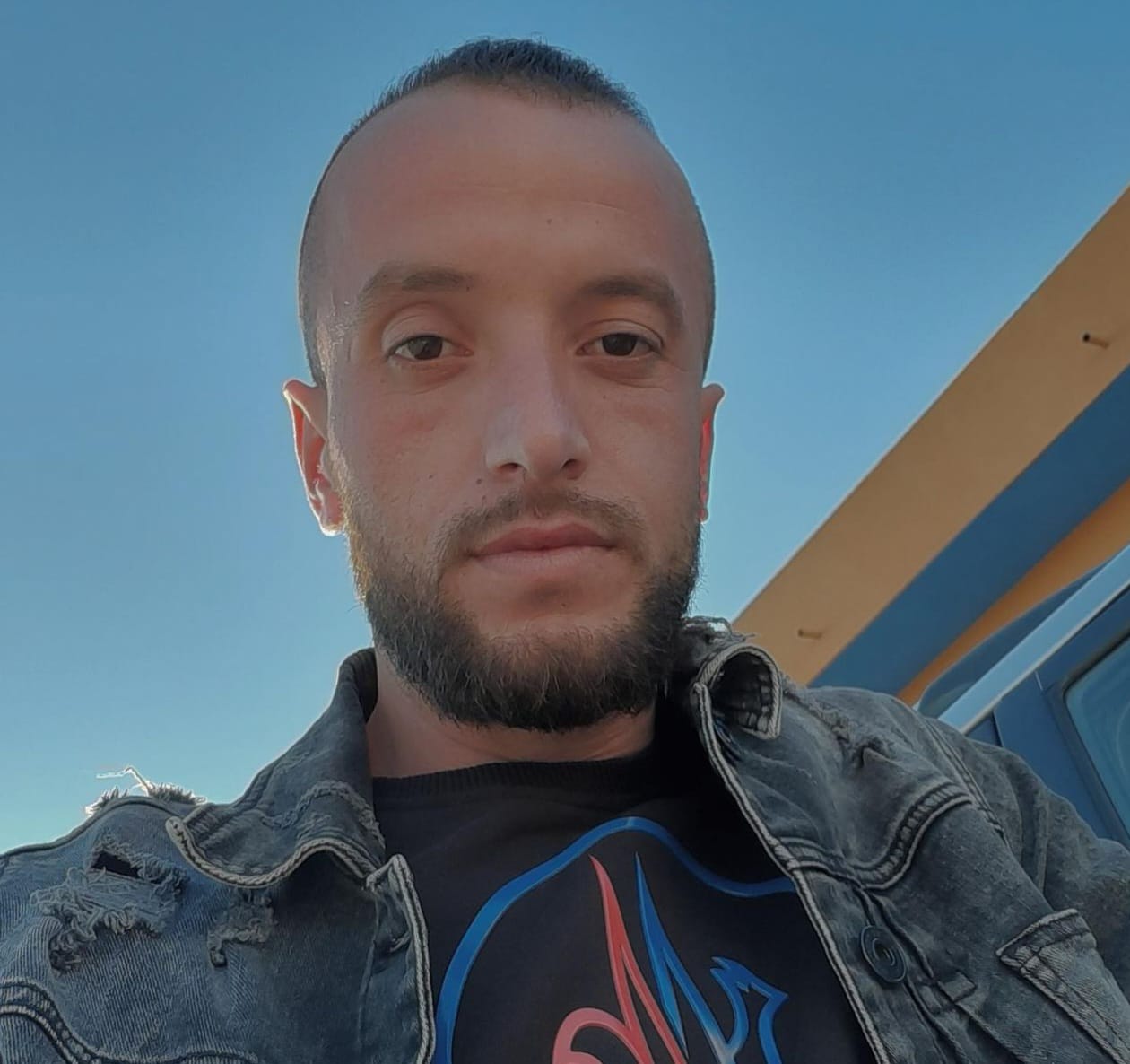 FOTO/ Ky është autori i dyshuar i vrasjes së Arjan Gosës në Kavajë