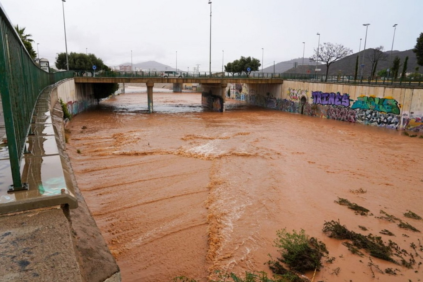 Pas Italisë edhe një pjesë e Spanjës preket nga përmbytjet, mbyllen shkollat dhe universitetet