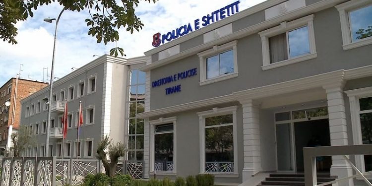 “1 mln lekë gjobë ose ju mbyll biznesin”/ Arrestohet inspektori i Shëndetësisë që shantazhonte tregtarët