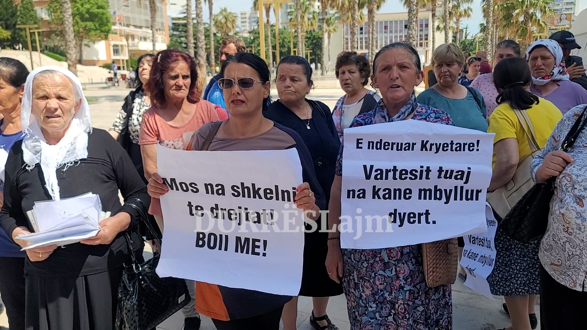 Paraplegjikët e Durrësit protestë para bashkisë, priten nga Sako. Murataj: Do bëjmë akti-padi në SPAK (VIDEO)