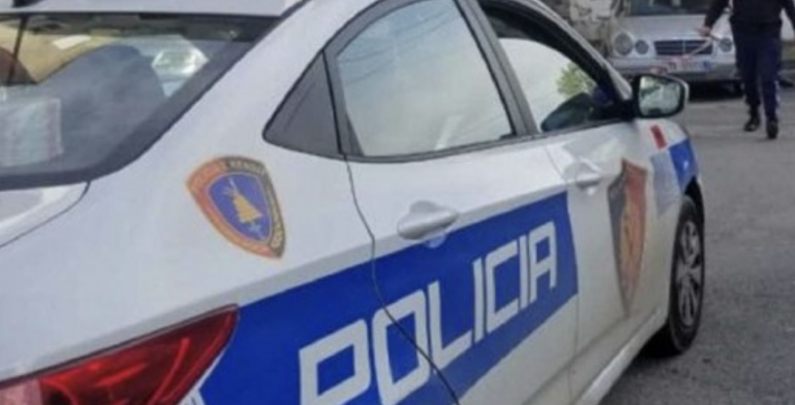 Plagosi me thikë dy persona, pranga 17-vjeçarit