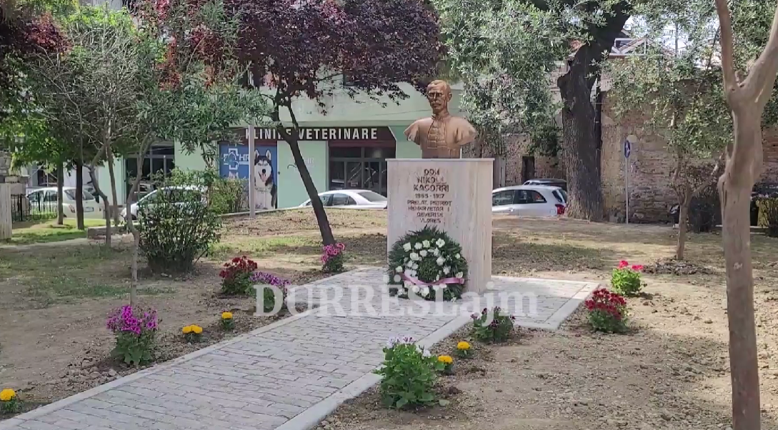 Kush ishte dom Nikollë Kaçorri dhe pse busti i tij qëndron sot në qendër të Durrësit?