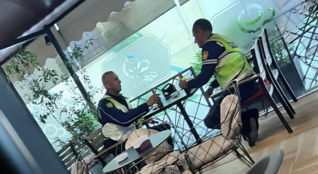 “Në lokal duke pirë birra me uniformë”, nis hetimi disiplinor për policët e Rrugores