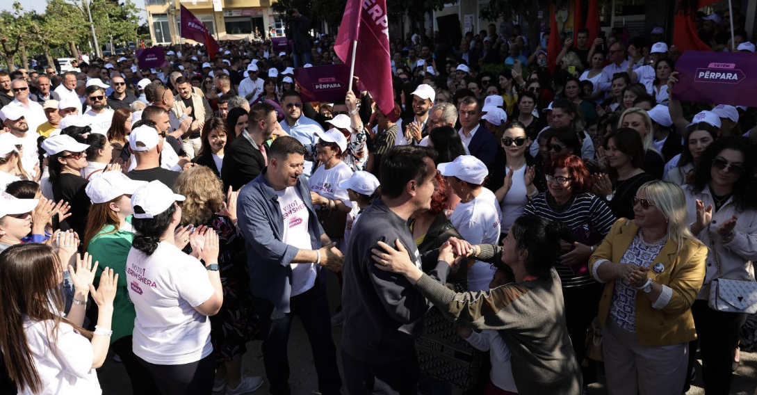 Veliaj fton demokratët: Mos shihni teserën e partisë, ejani te shtëpia jonë!