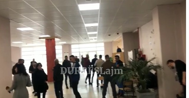 Durrës, PD denoncon parregullsi dhe presione në QV te “Neim Babameto”: Policia nuk reagon!