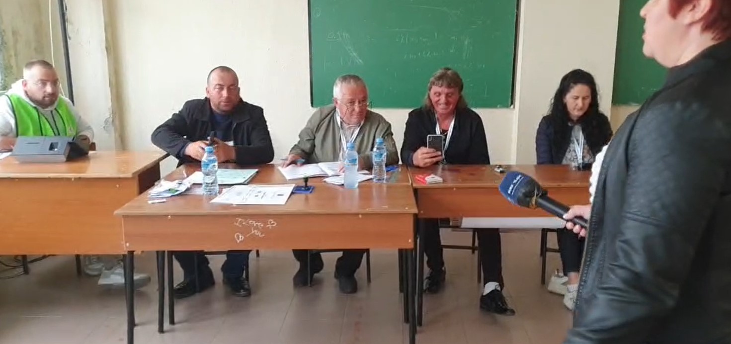 Nuk funksionon pajisja elektronike, procesi i votimit s’ka nisur ende në këtë QV në Durrës