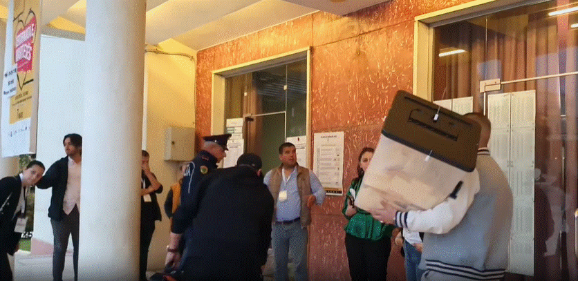 Durrës, nis dërgimi i kutive të votimit në KZAZ (VIDEO)