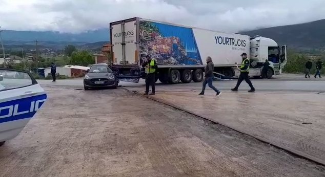 Përplasi me trajler makinën në të cilën vdiq gjermanja, në pranga 50-vjeçari serb