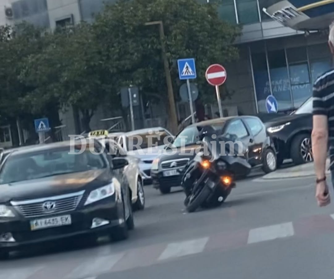 VIDEO/ Aksident në Durrës, përplaset një motor