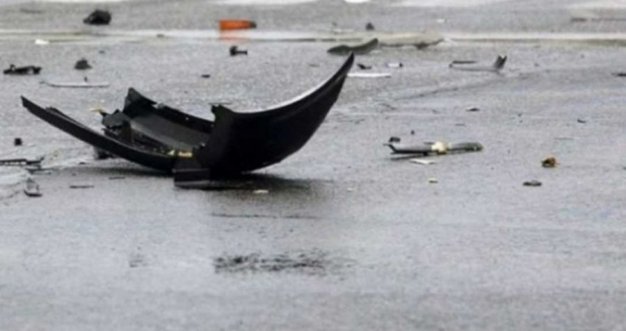 Shoferi 33-vjeçar humb kontrollin e automjetit dhe del nga rruga, niset me urgjencë në spital