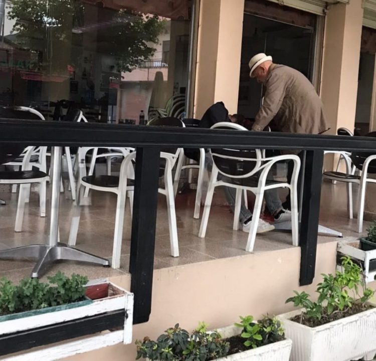 I ulur në lokal duke pirë kafe me babain, si u ekzekutua 48-vjeçari në Kavajë