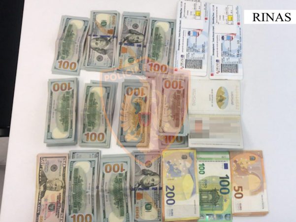 Sekuestrohen 16 mijë dollarë dhe 2 mijë euro të padeklaruara në Rinas