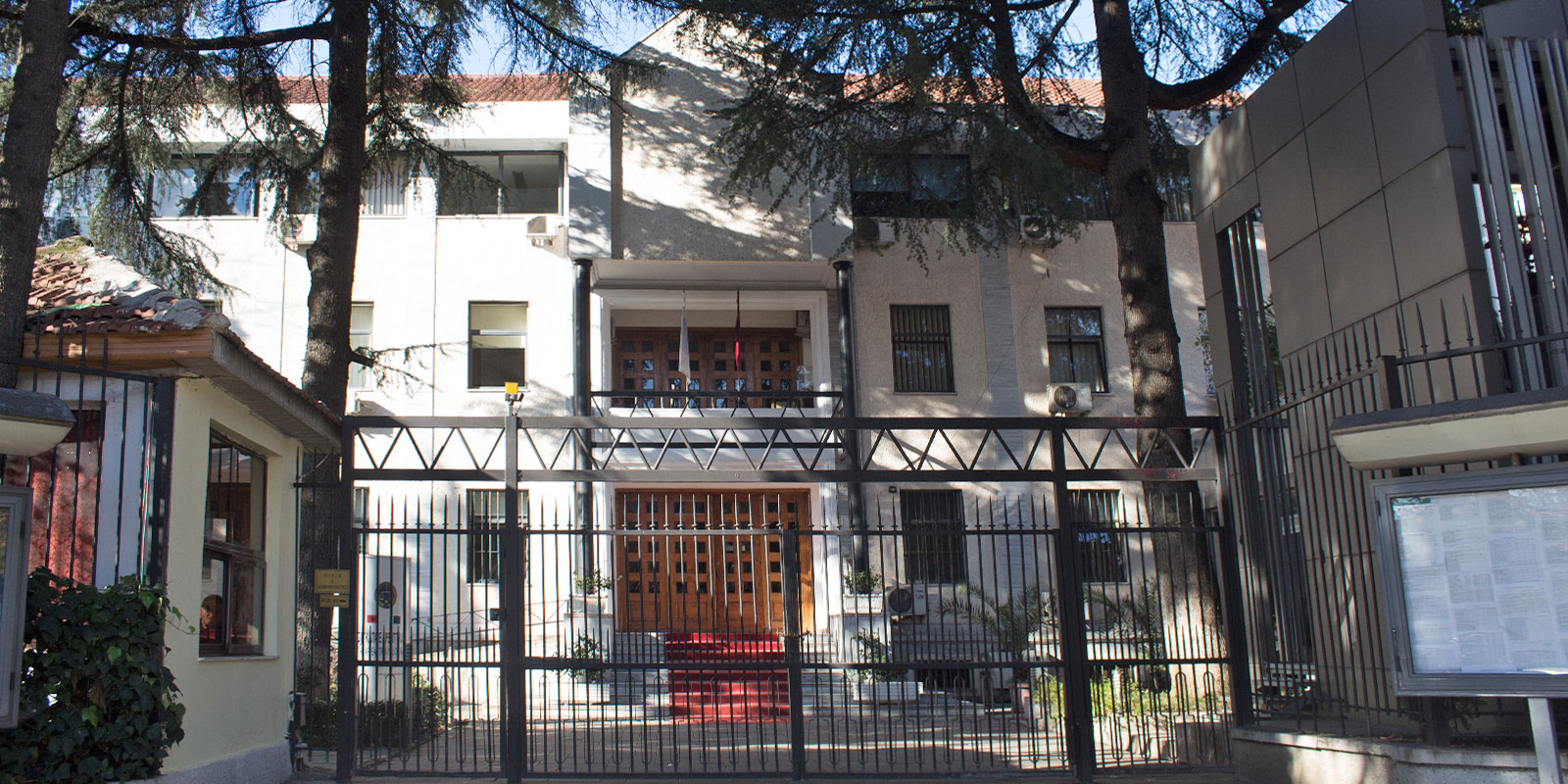 Do i merrnin biznesmenit 100.000 euro, gjykata jep vendimin për babë e bir!