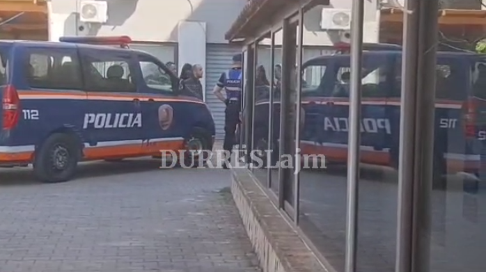 Mbërrin në gjykatën e Durrësit Habib Rexha, sot masa e sigurisë për autorin e vrasjes (VIDEO)