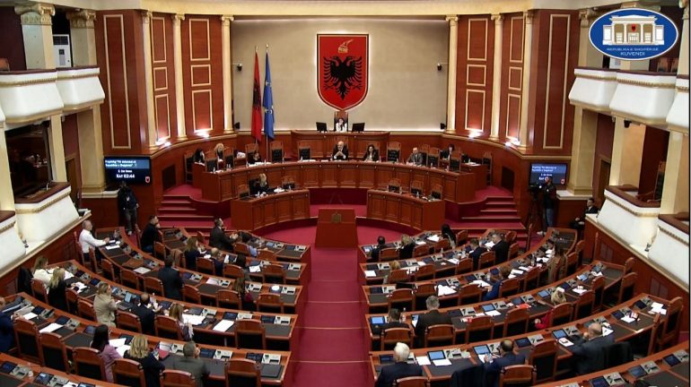 Kuvendi miraton projektligjin për rritjen e pagave të deputetëve dhe ministrat me 95 vota pro