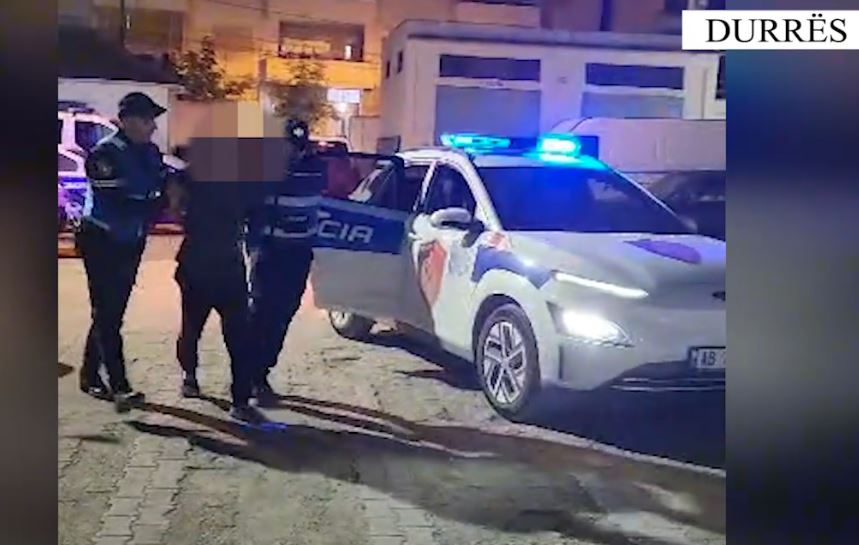 EMRI/ Parandalohet krimi i rëndë në Durrës, 40-vjeçari do vriste gruan me automatik (VIDEO)