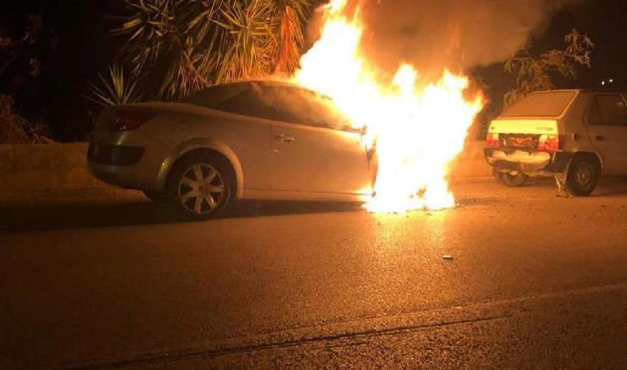 I vuri flakën dy makinave në Durrës, arrestohet 36-vjeçari me probleme mendore